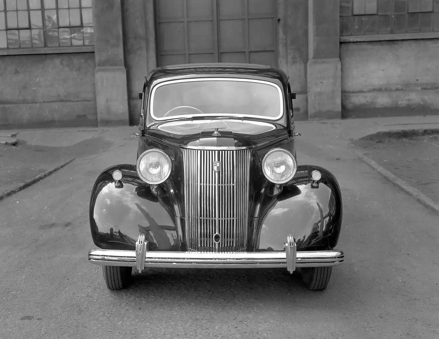 1948 Ford Pilot V8
