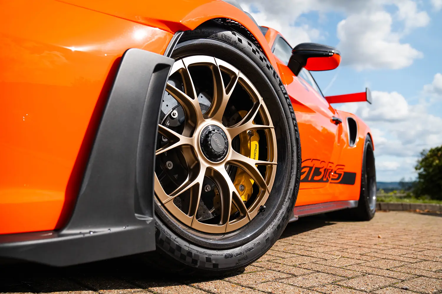 Porsche 911 GT3 RS DYMAG HALO-X wheels
