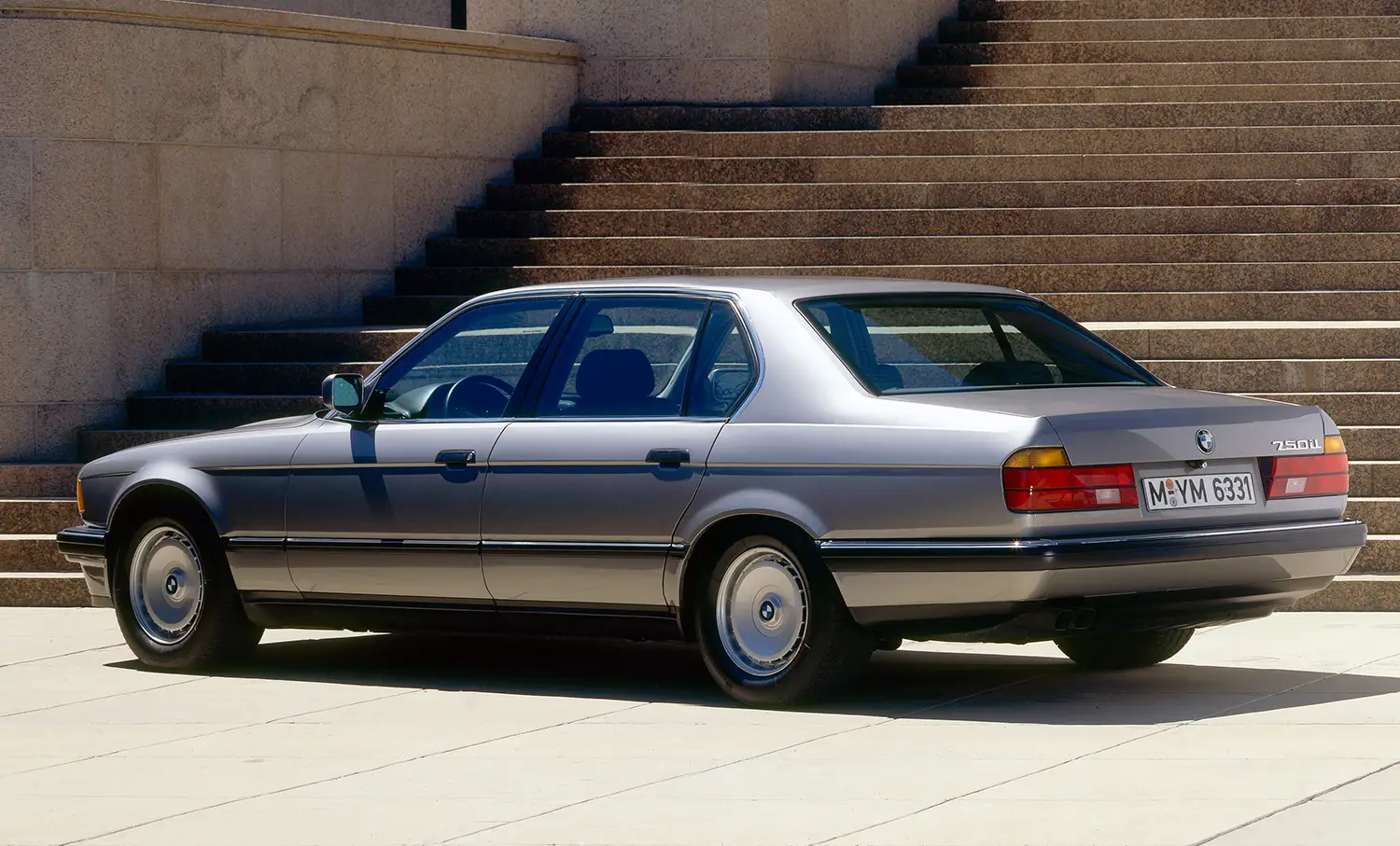 BMW 750iL E32