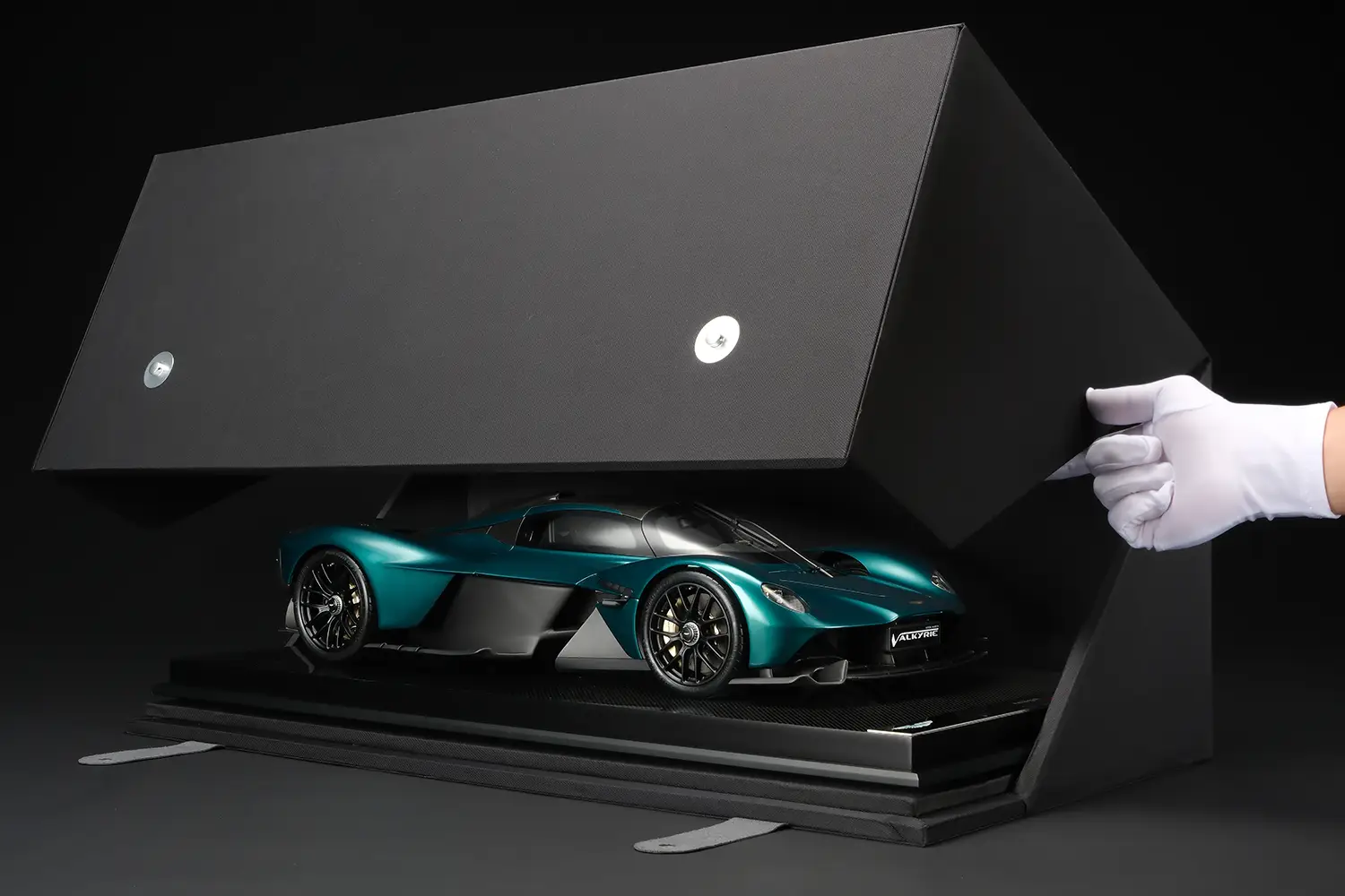 Aston Martin Valkyrie 1:8 scale model