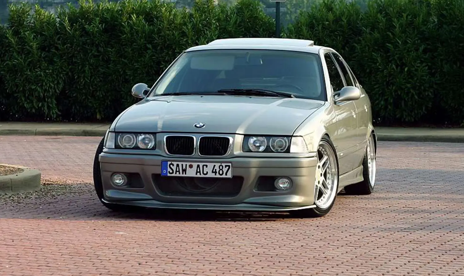 1992 BMW 325i