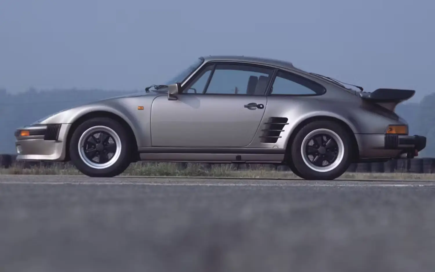 Porsche 930 Turbo Slantnose