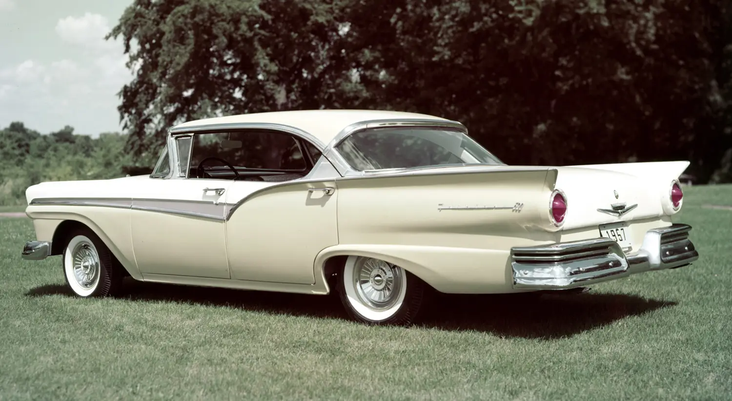 1957 Ford Fairlane 500 Town Victoria