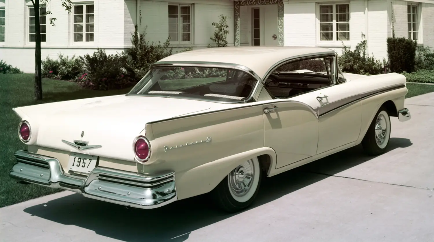 1957 Ford Fairlane 500 Town Victoria