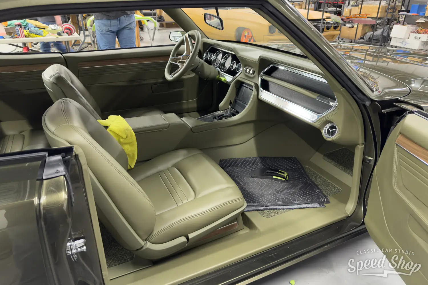 1968 Dodge Charger R/T by Classic Car Studio