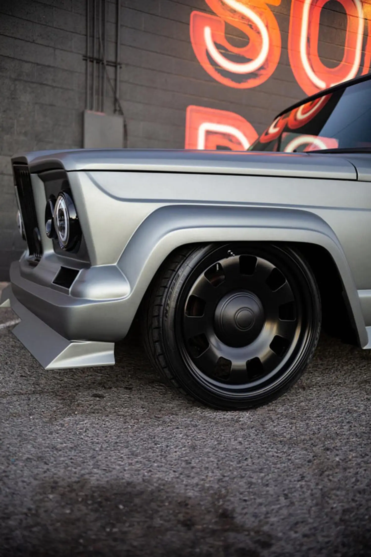 1975 Jeep Wagoneer by Weaver Customs
