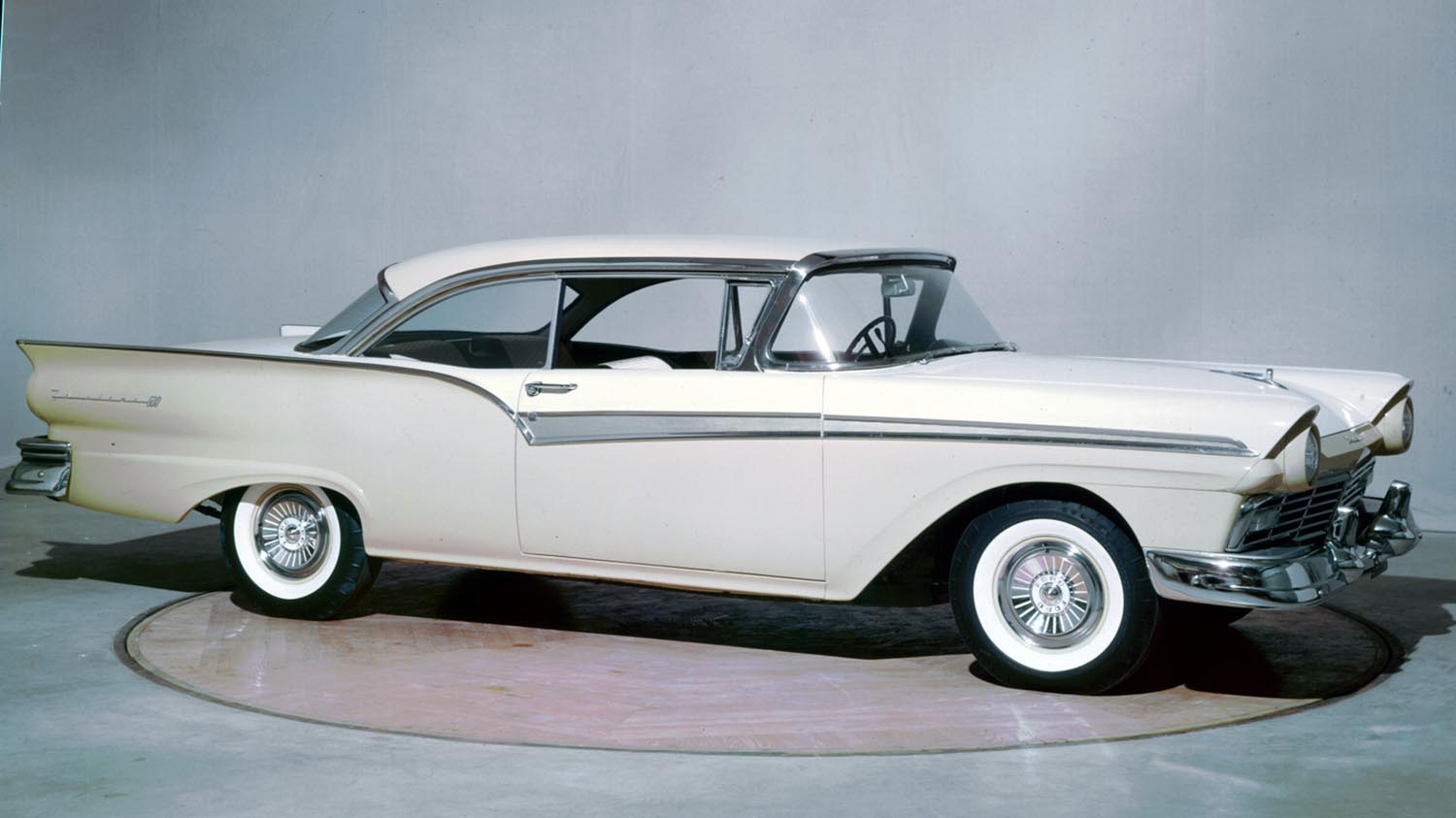 1957 Ford Fairlane 500 Club Victoria