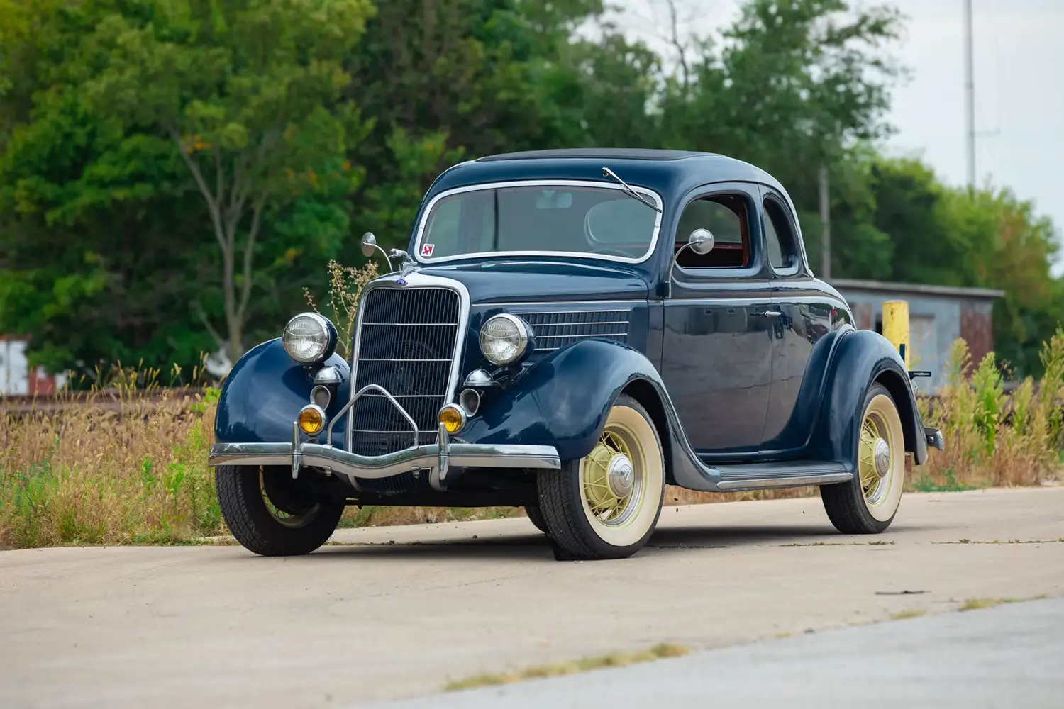 1935 Ford Deluxe 5-Window Coupe