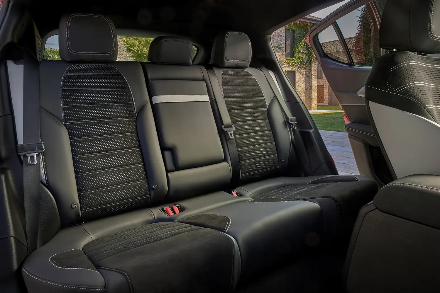 2026 Alfa Romeo Tonale and 33 Stradale