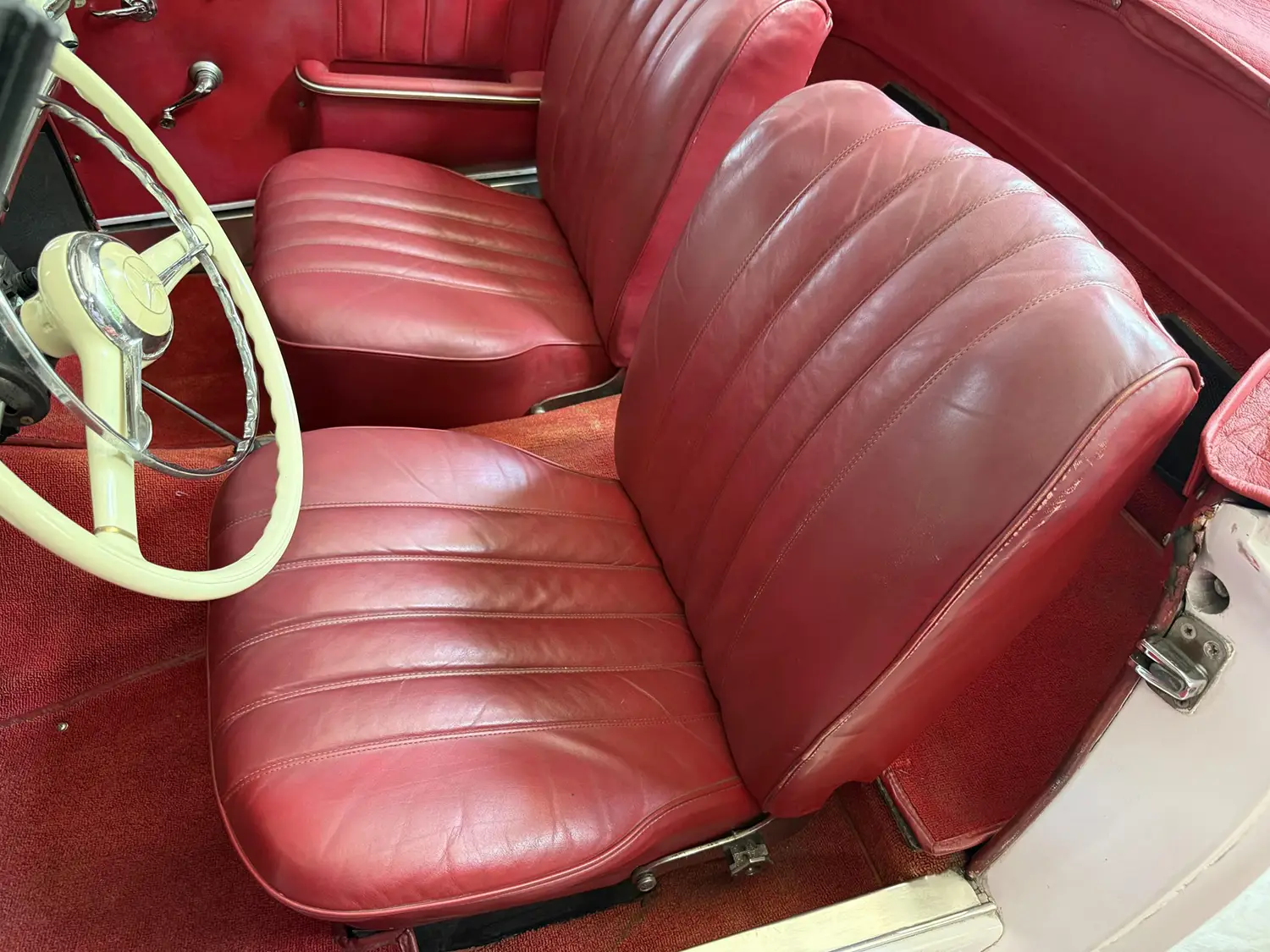 1961 Mercedes-Benz 190SL 1961 Mercedes-Benz 190SL