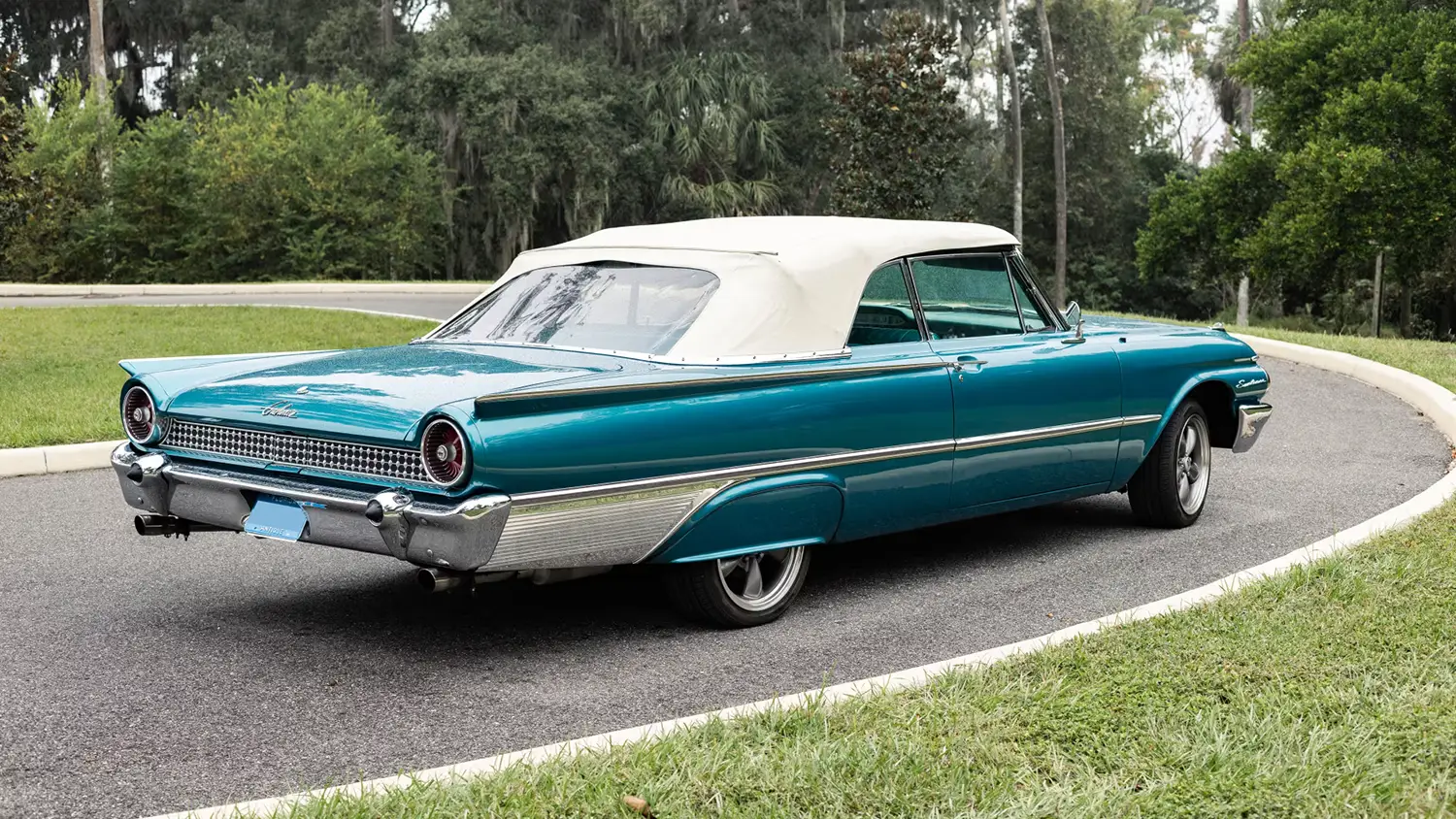 1961 Ford Galaxie Sunliner