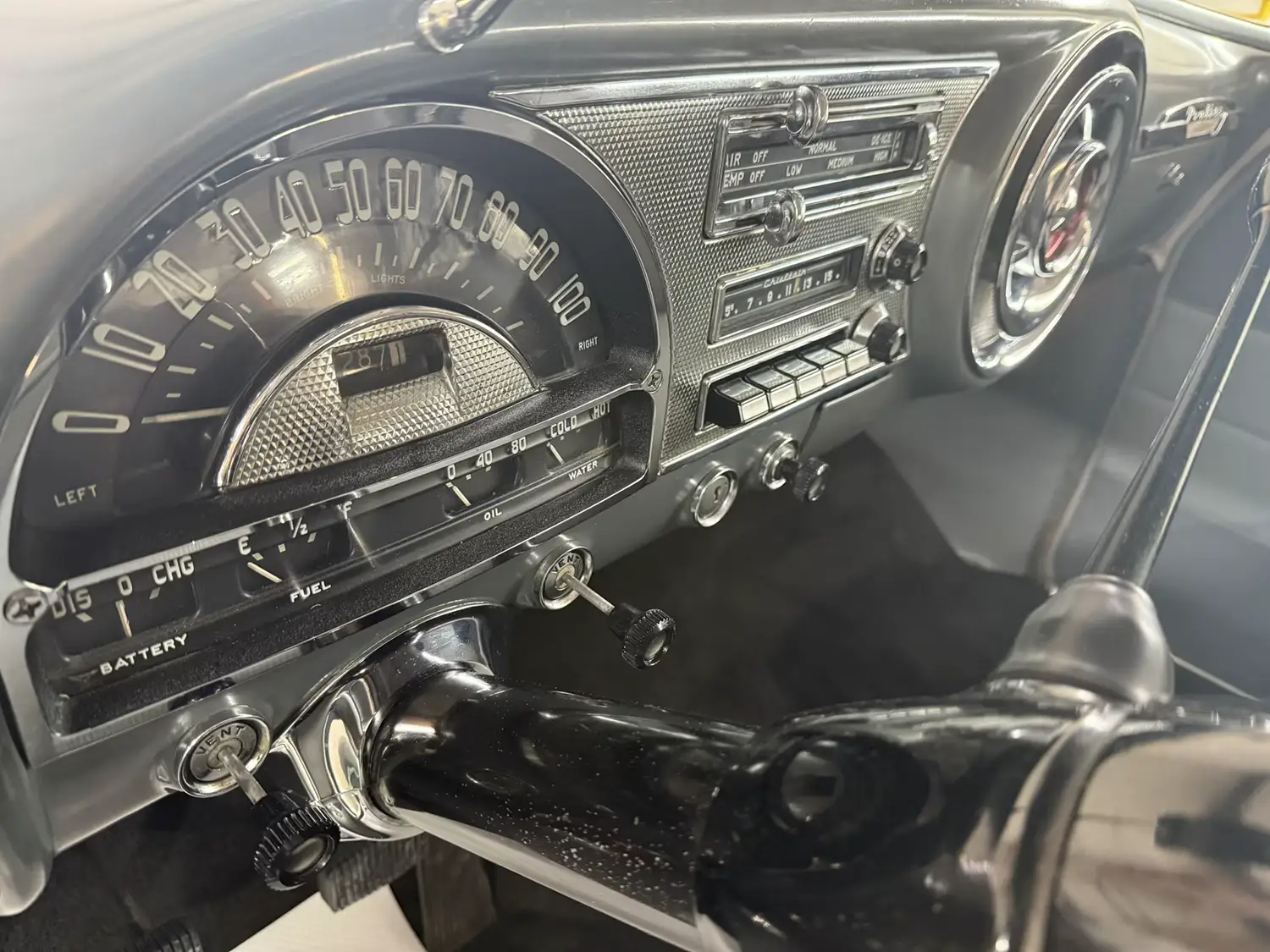 1954 Pontiac Chieftain Sedan