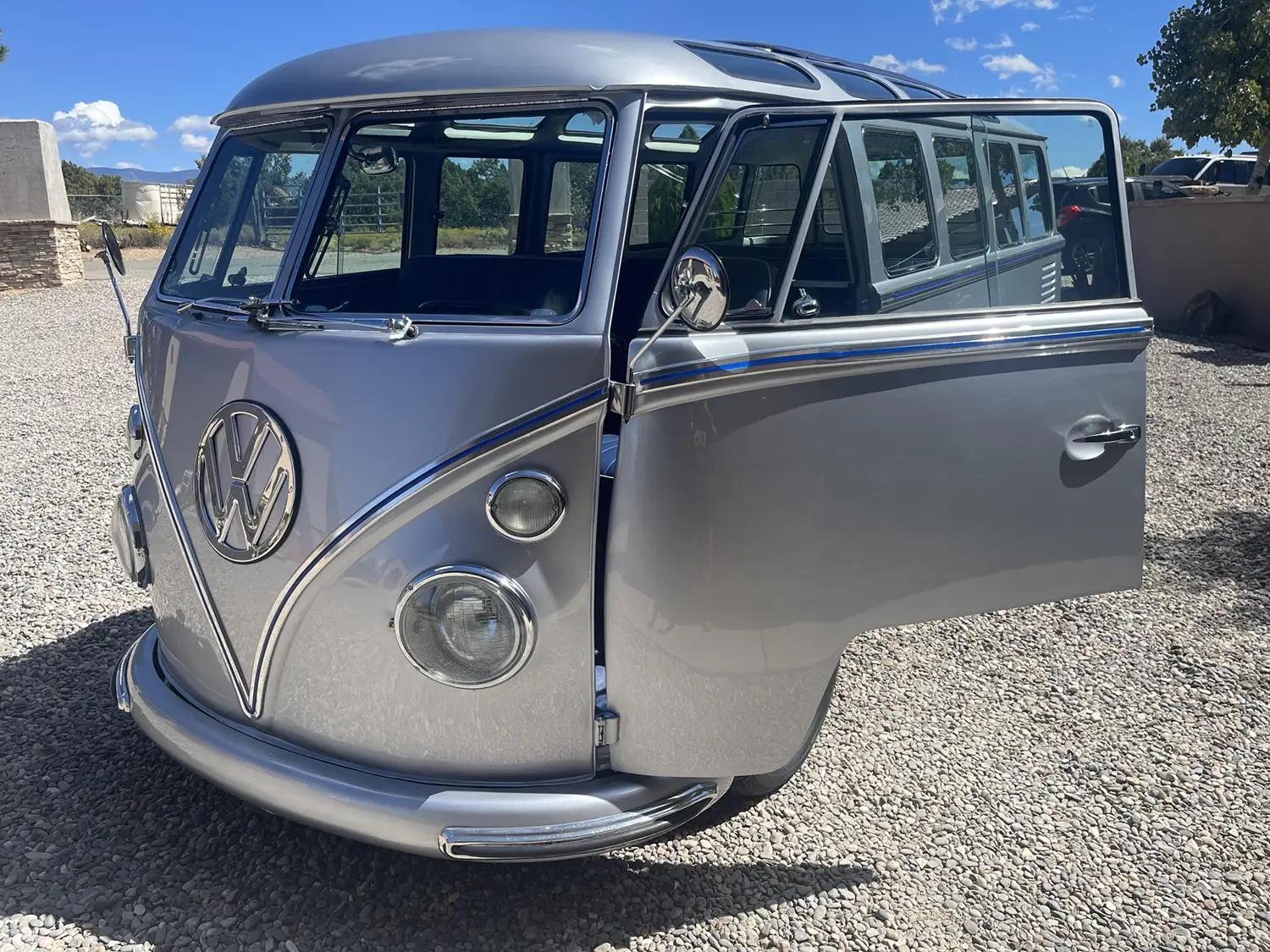 1969 Volkswagen Type 2 Kombi 23-Window Conversion 1969 Volkswagen Type 2 Kombi 23-Window Conversion