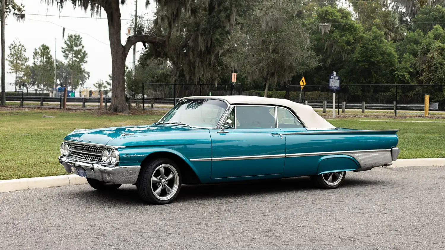 1961 Ford Galaxie Sunliner