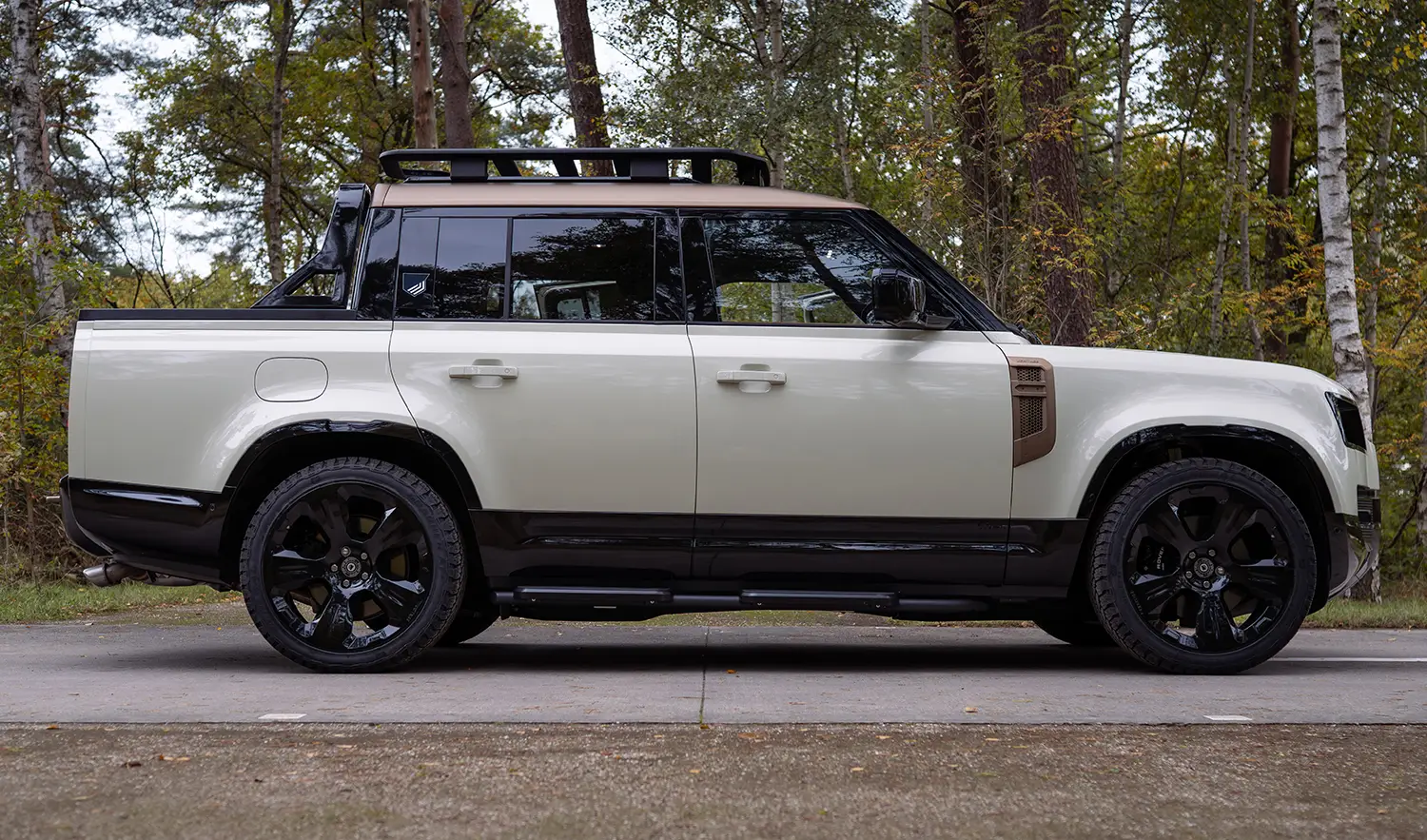 Defender Pickup by Heritage Customs and Urban Automotive