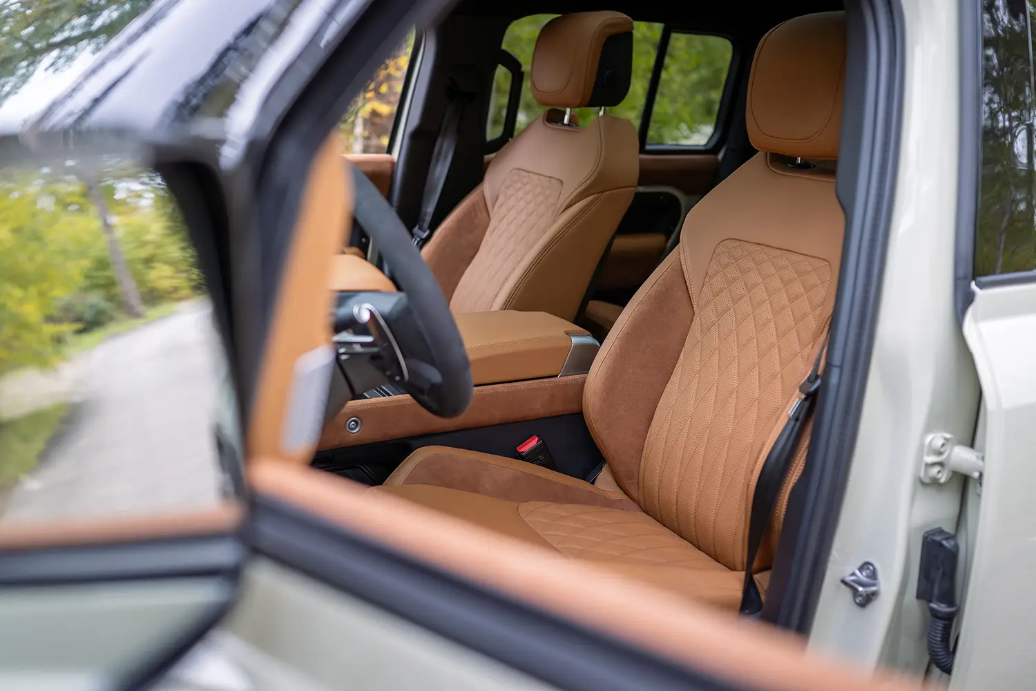 Defender Pickup by Heritage Customs and Urban Automotive