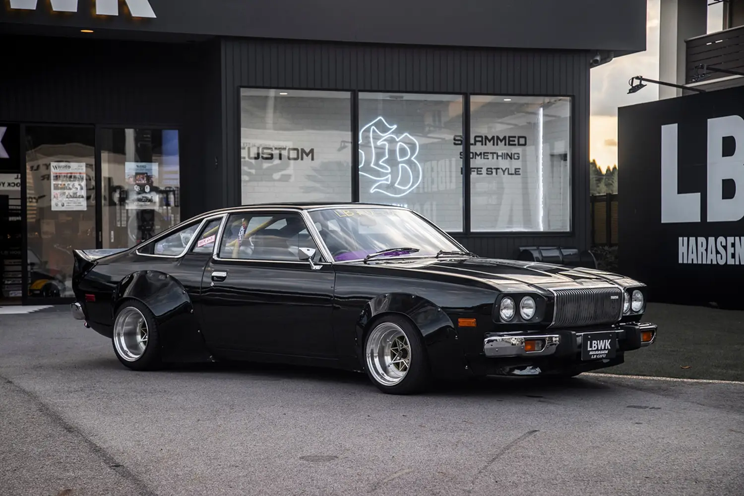 Liberty Walk 1979 Mazda Cosmo AP