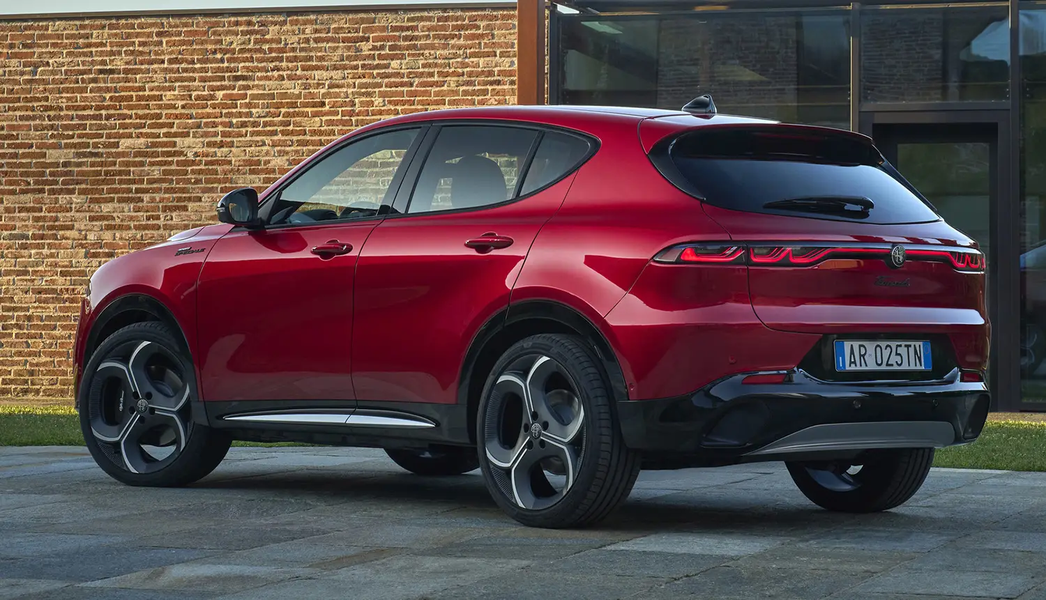 2026 Alfa Romeo Tonale and 33 Stradale