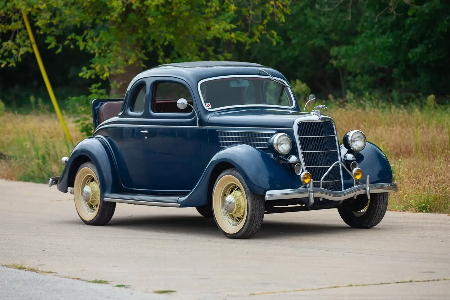 1935 Ford Deluxe 5-Window Coupe