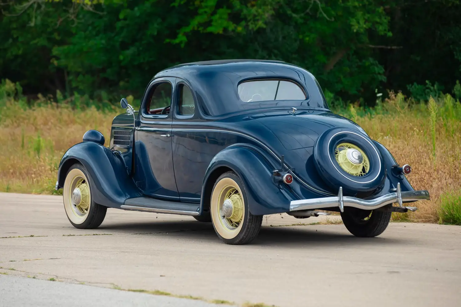 1935 Ford Deluxe 5-Window Coupe
