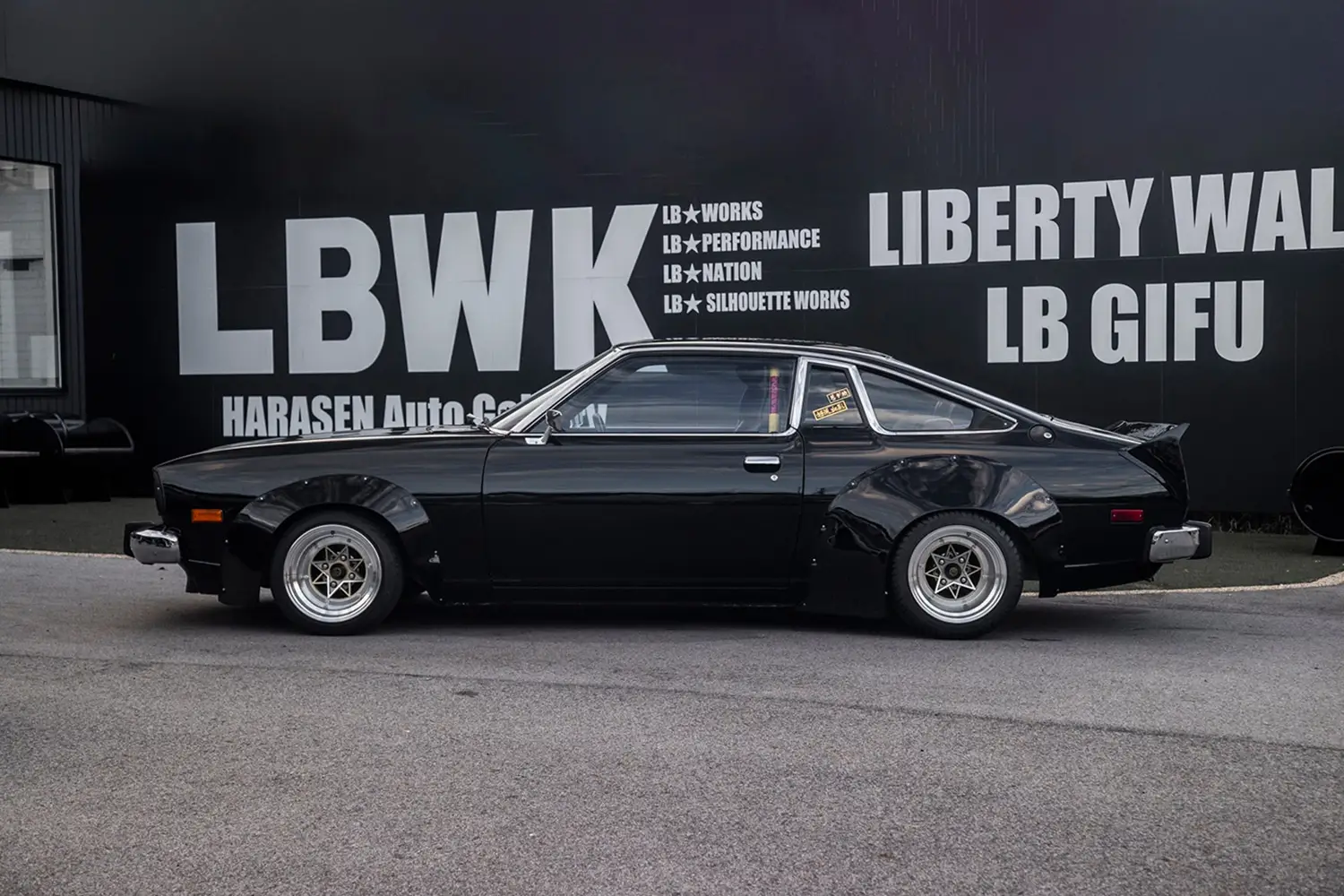 Liberty Walk 1979 Mazda Cosmo AP