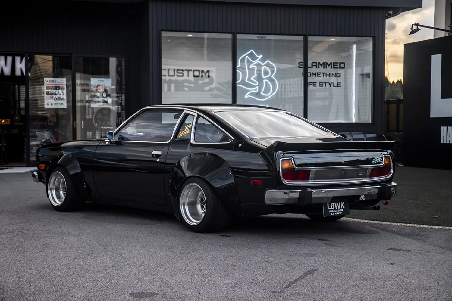 Liberty Walk 1979 Mazda Cosmo AP