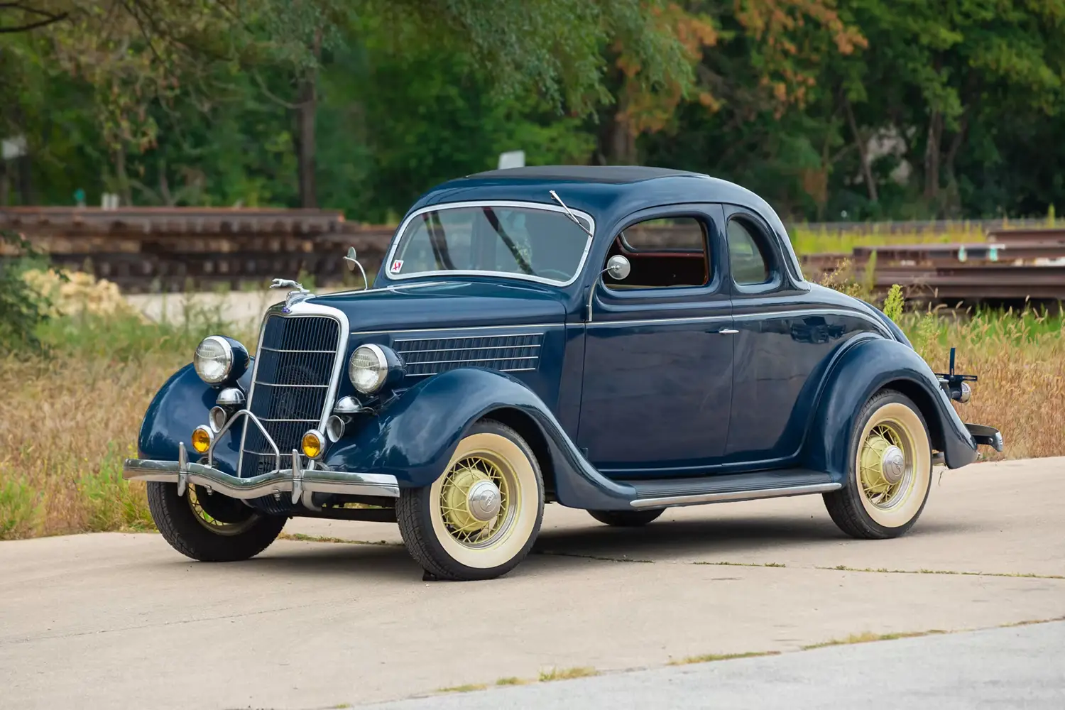 1935 Ford Deluxe 5-Window Coupe