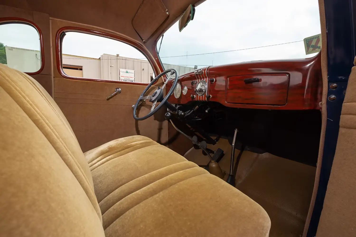 1935 Ford Deluxe 5-Window Coupe