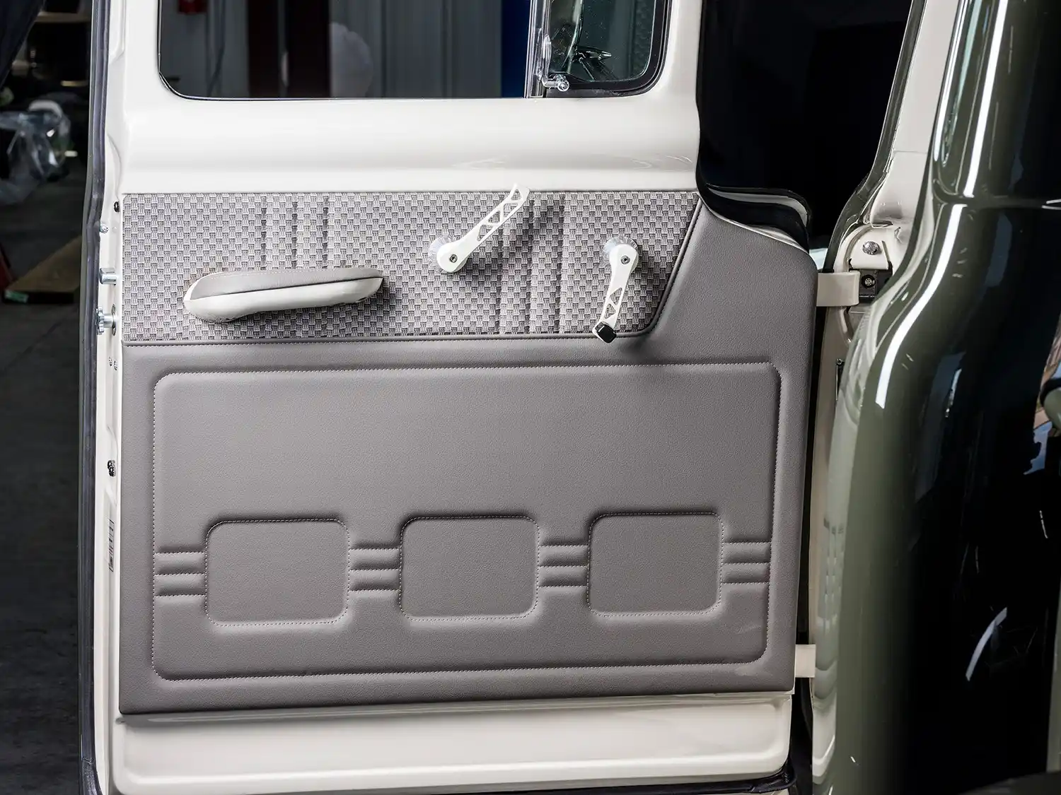 Ringbrothers Ford F100 Custom Truck