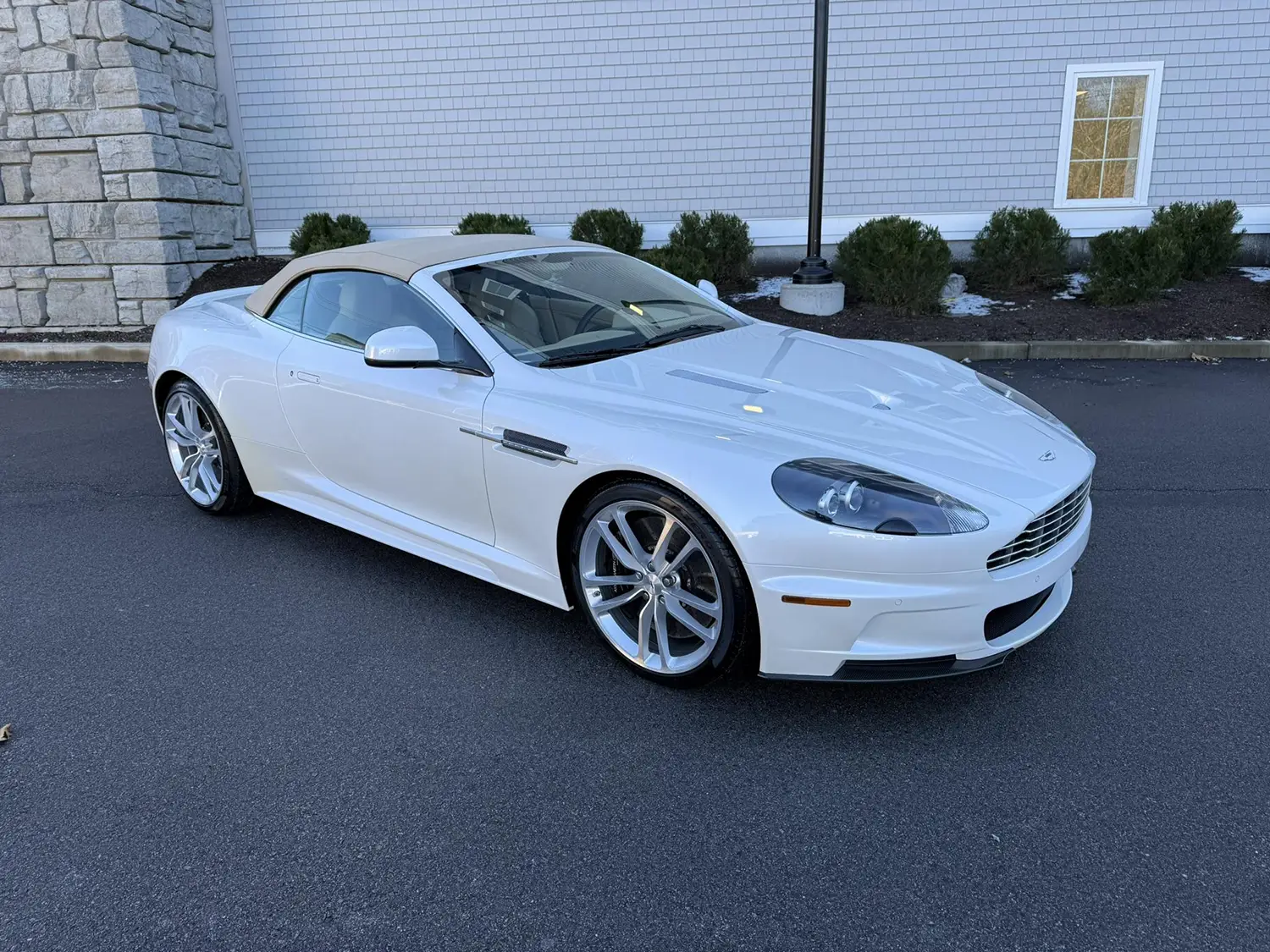2010 Aston Martin DBS Volante