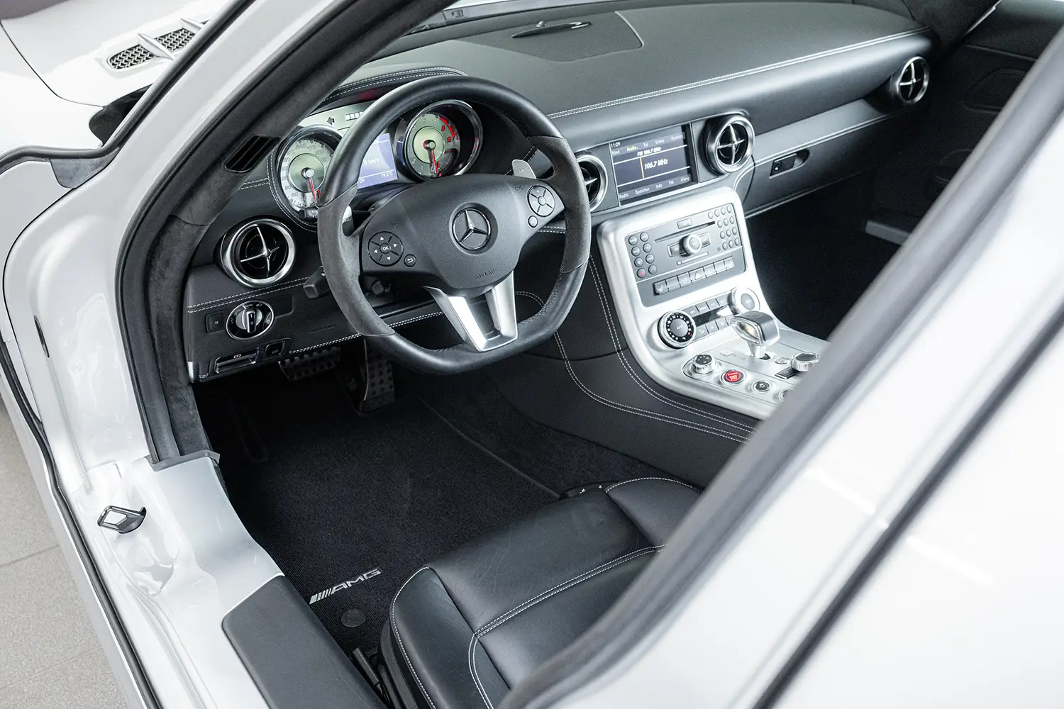 2013 Mercedes-Benz SLS AMG Coupé 2013 Mercedes-Benz SLS AMG Coupé