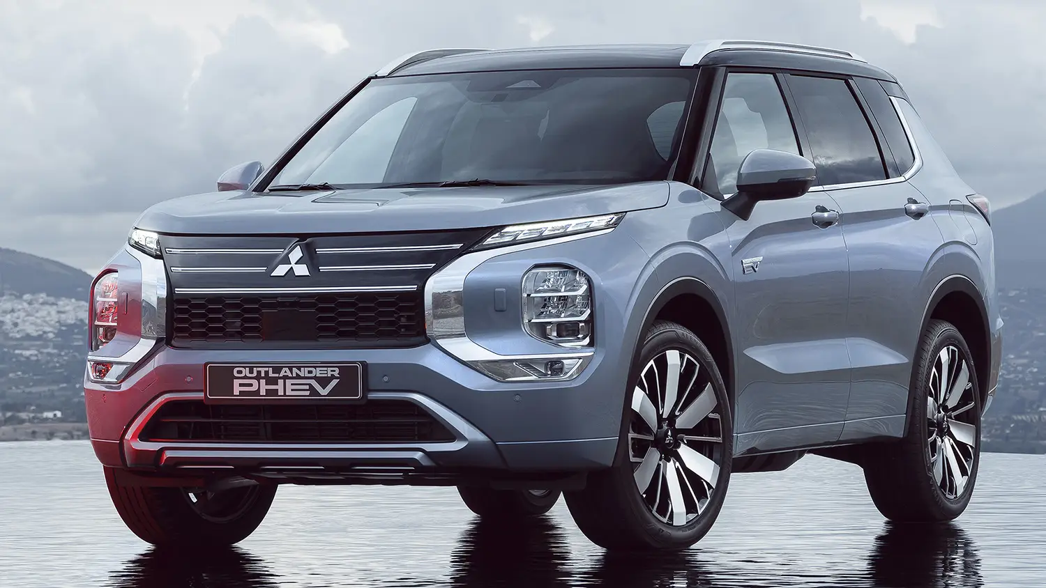 Mitsubishi Outlander PHEV and L200 Mitsubishi Outlander PHEV and L200