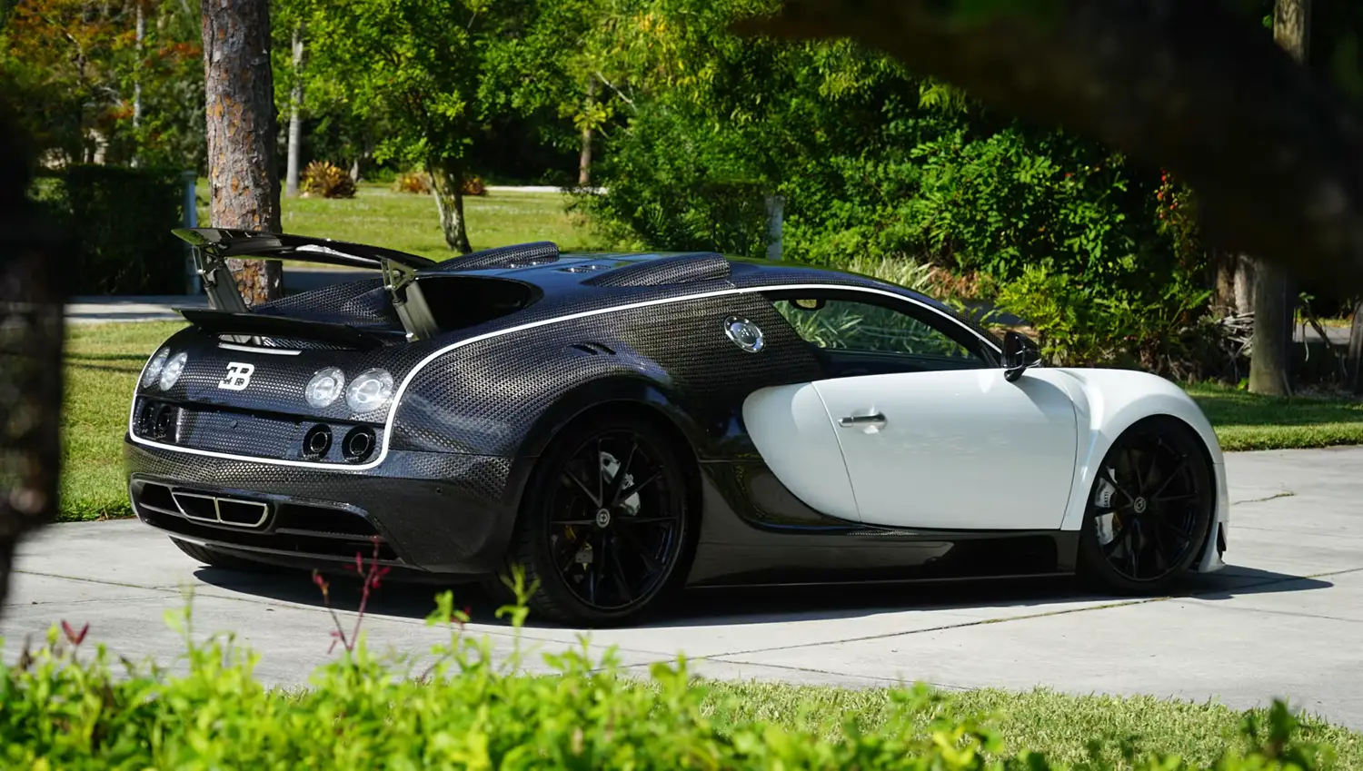 2008 Bugatti Veyron Mansory Vivere 2008 Bugatti Veyron Mansory Vivere