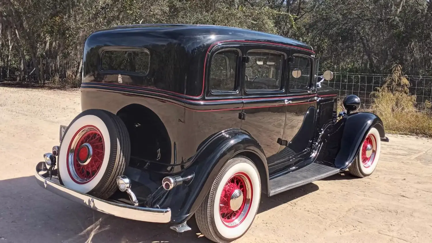 1933 Plymouth PD Custom Sedan