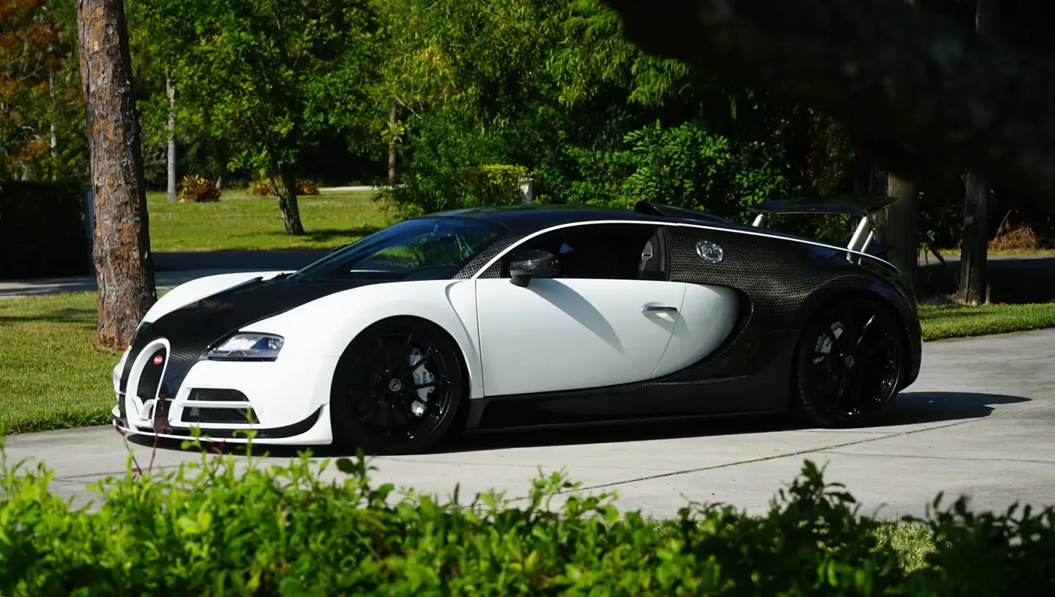 2008 Bugatti Veyron Mansory Vivere 2008 Bugatti Veyron Mansory Vivere