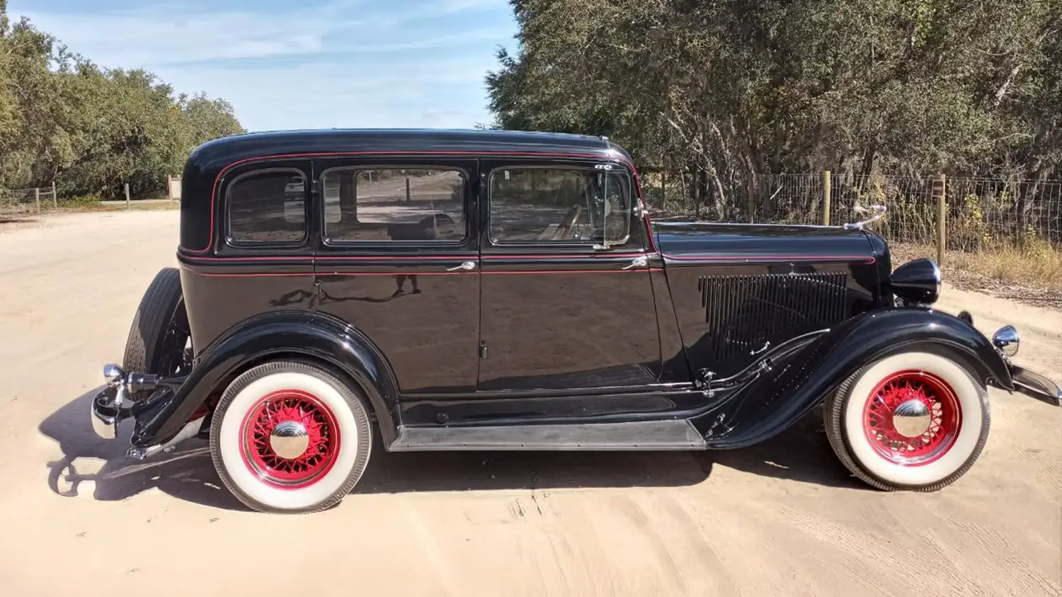 1933 Plymouth PD Custom Sedan