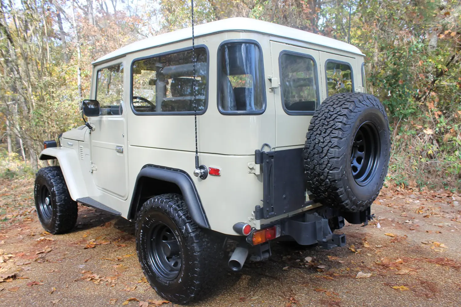 Refurbished 1976 Toyota Land Cruiser FJ40 Refurbished 1976 Toyota Land Cruiser FJ40