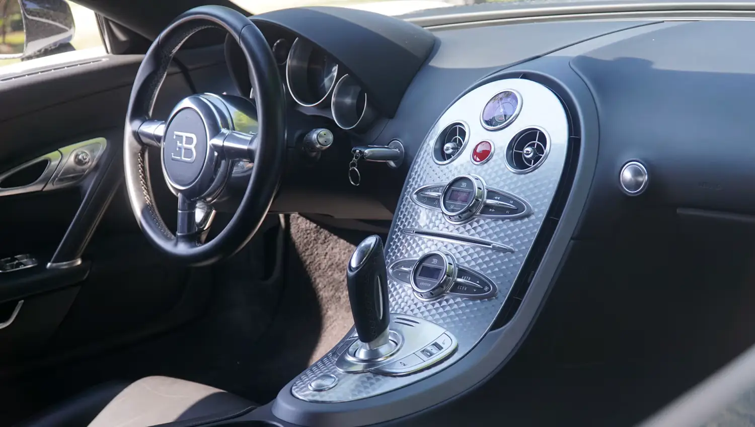 2008 Bugatti Veyron Mansory Vivere 2008 Bugatti Veyron Mansory Vivere