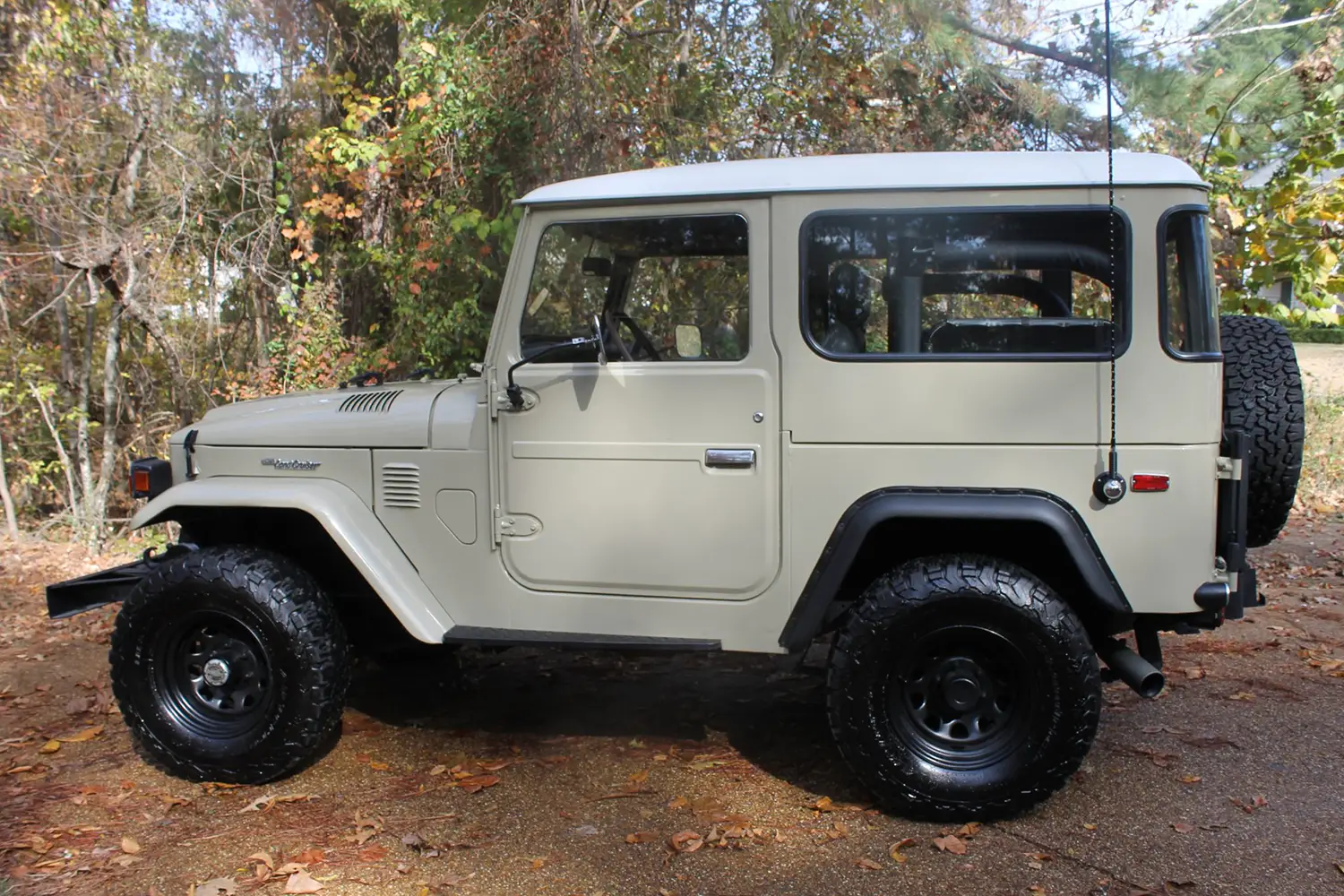 Refurbished 1976 Toyota Land Cruiser FJ40 Refurbished 1976 Toyota Land Cruiser FJ40