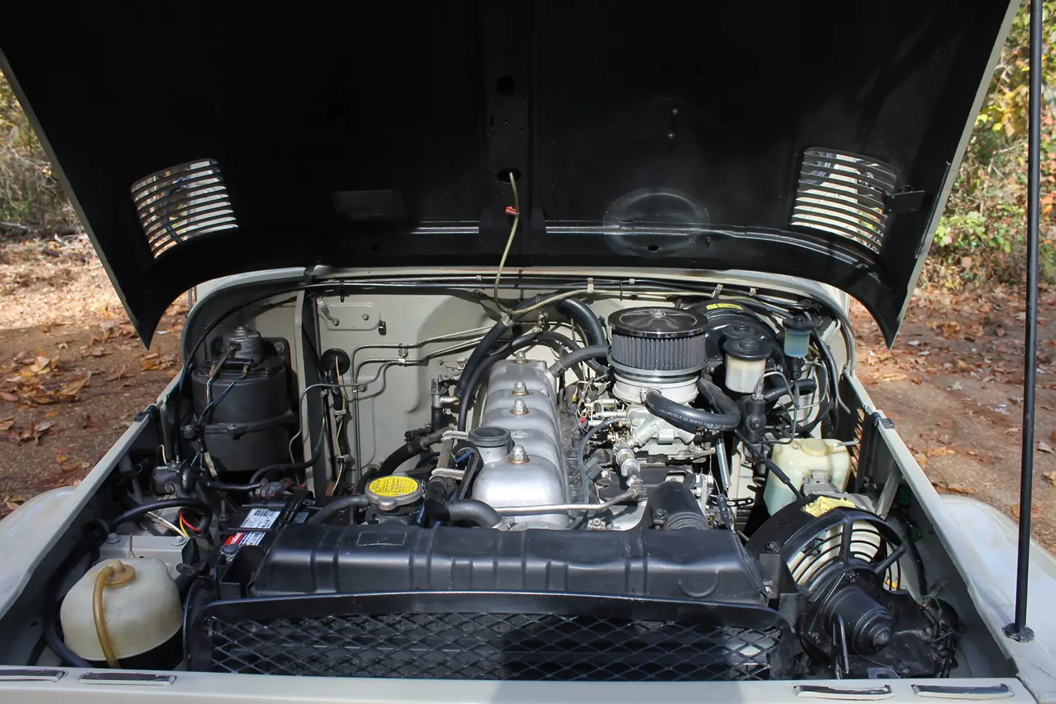 Refurbished 1976 Toyota Land Cruiser FJ40 Refurbished 1976 Toyota Land Cruiser FJ40