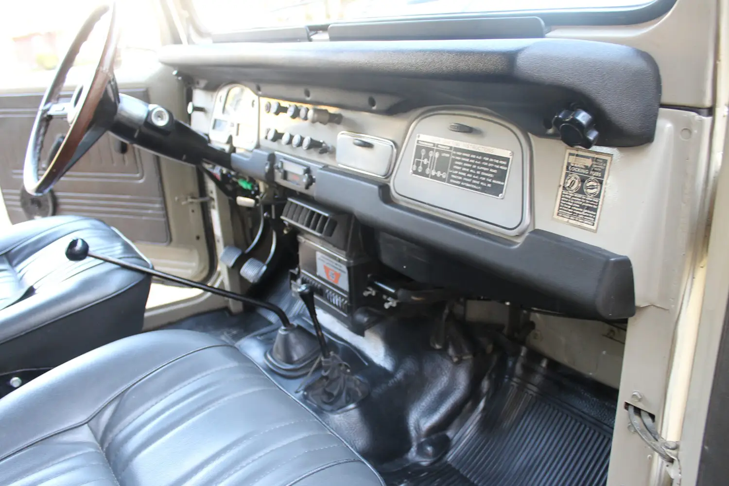 Refurbished 1976 Toyota Land Cruiser FJ40 Refurbished 1976 Toyota Land Cruiser FJ40