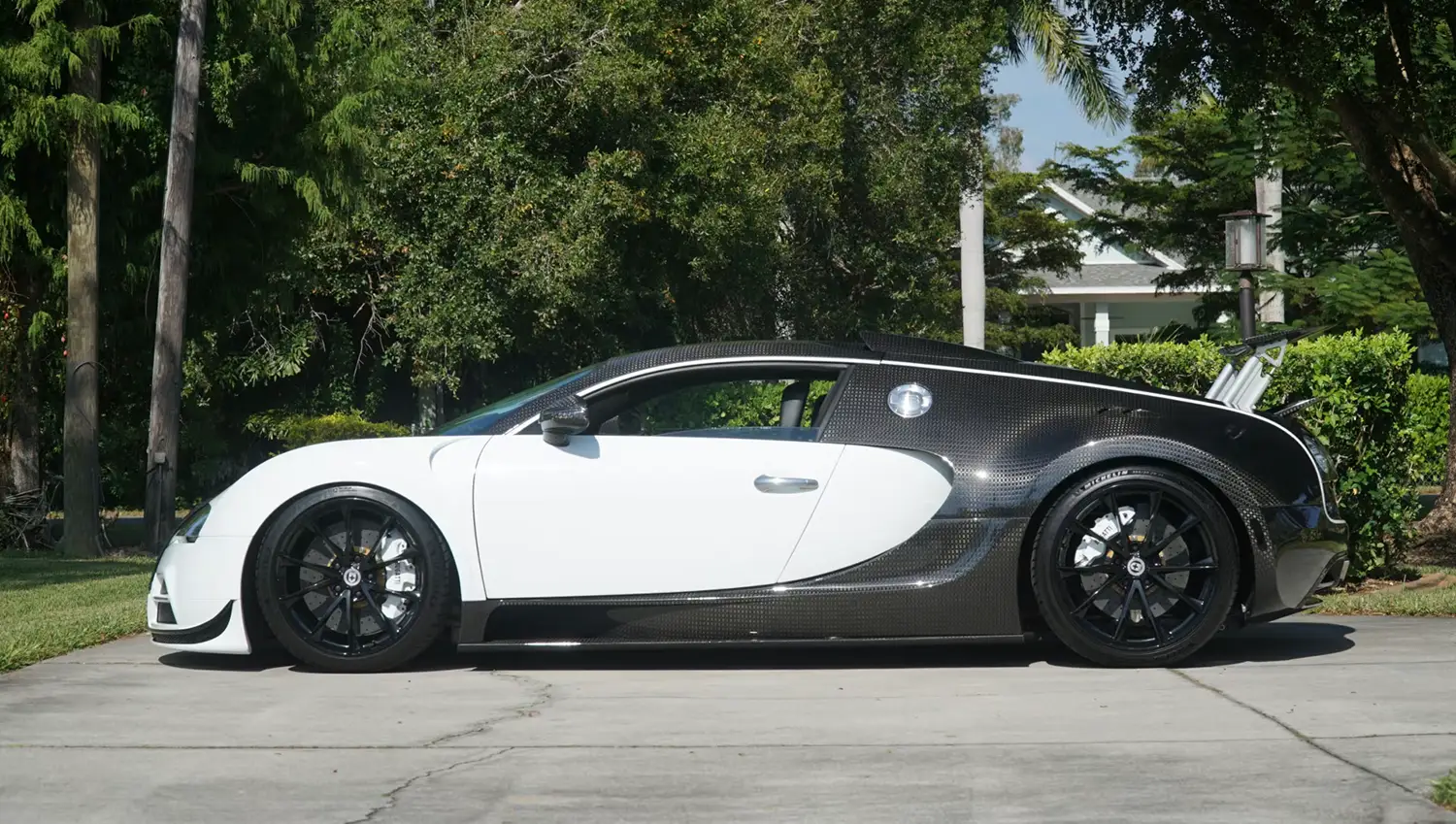2008 Bugatti Veyron Mansory Vivere 2008 Bugatti Veyron Mansory Vivere
