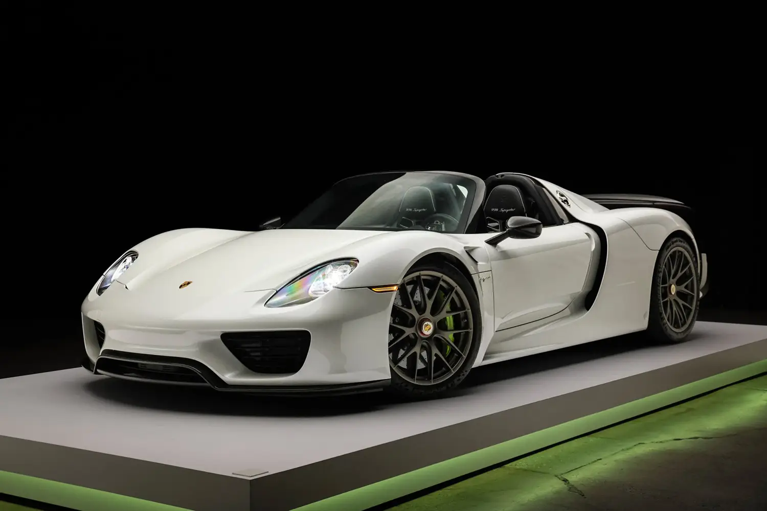 2015 Porsche 918 Spyder Weissach Package