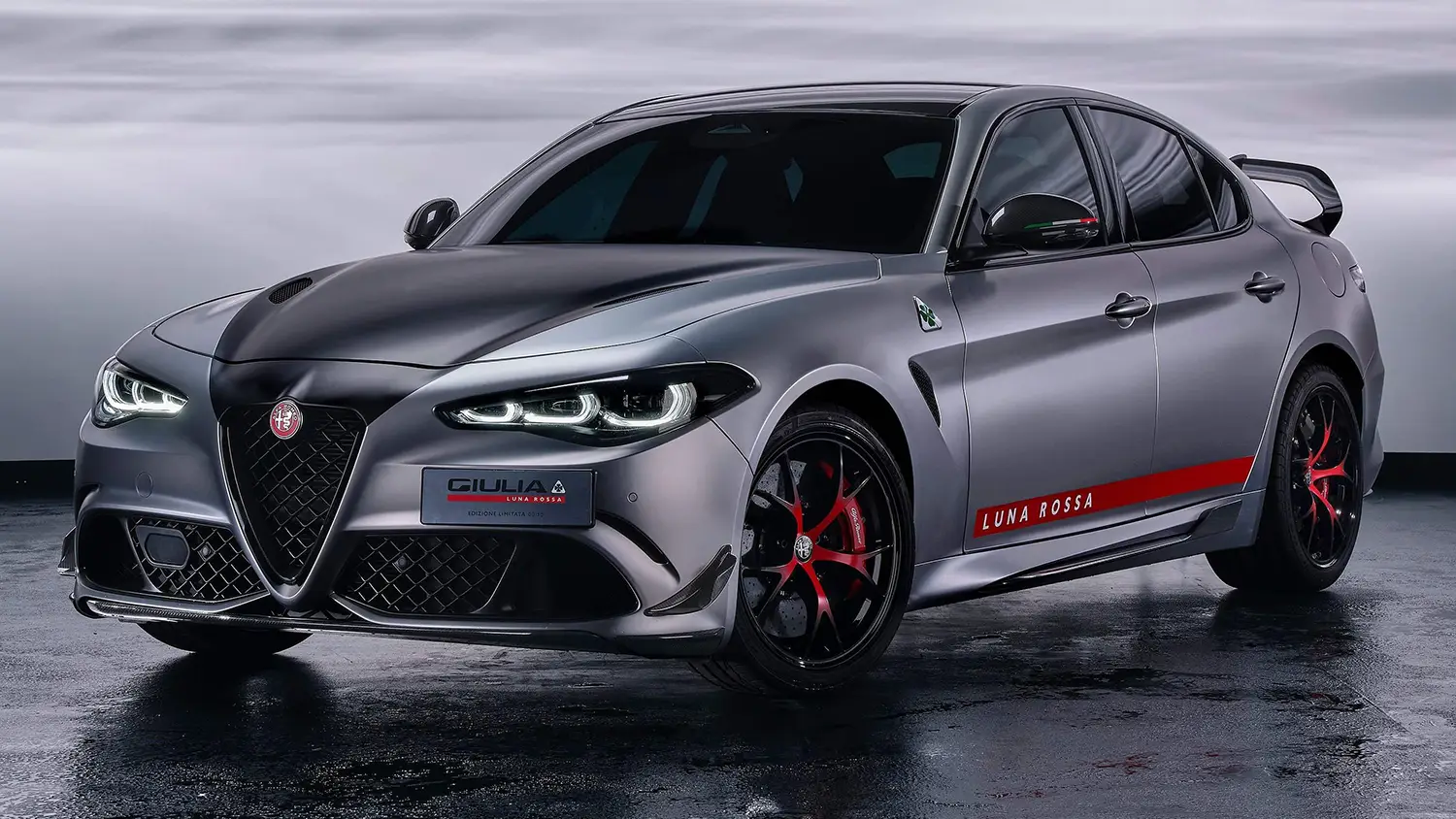 Alfa Romeo Giulia Quadrifoglio Luna Rossa