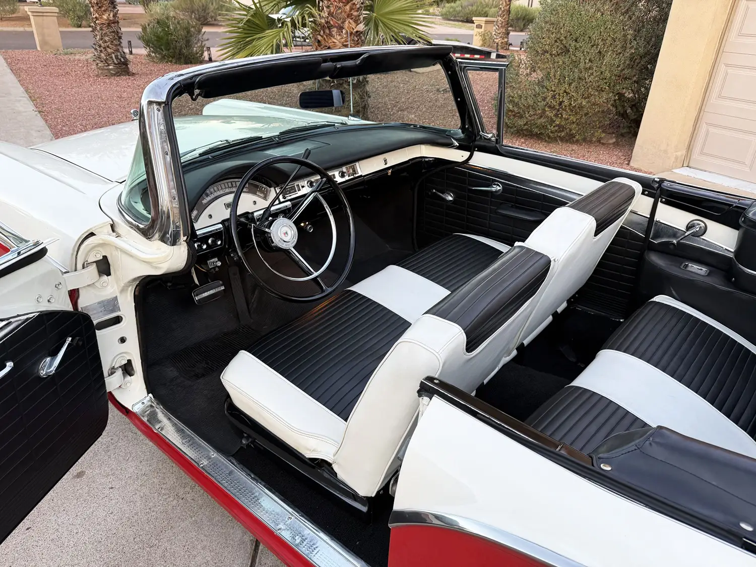 1957 Ford Fairlane 500 Sunliner