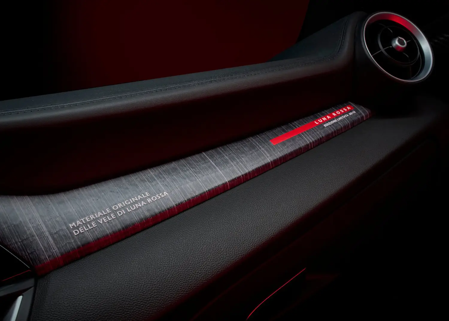 Alfa Romeo Giulia Quadrifoglio Luna Rossa