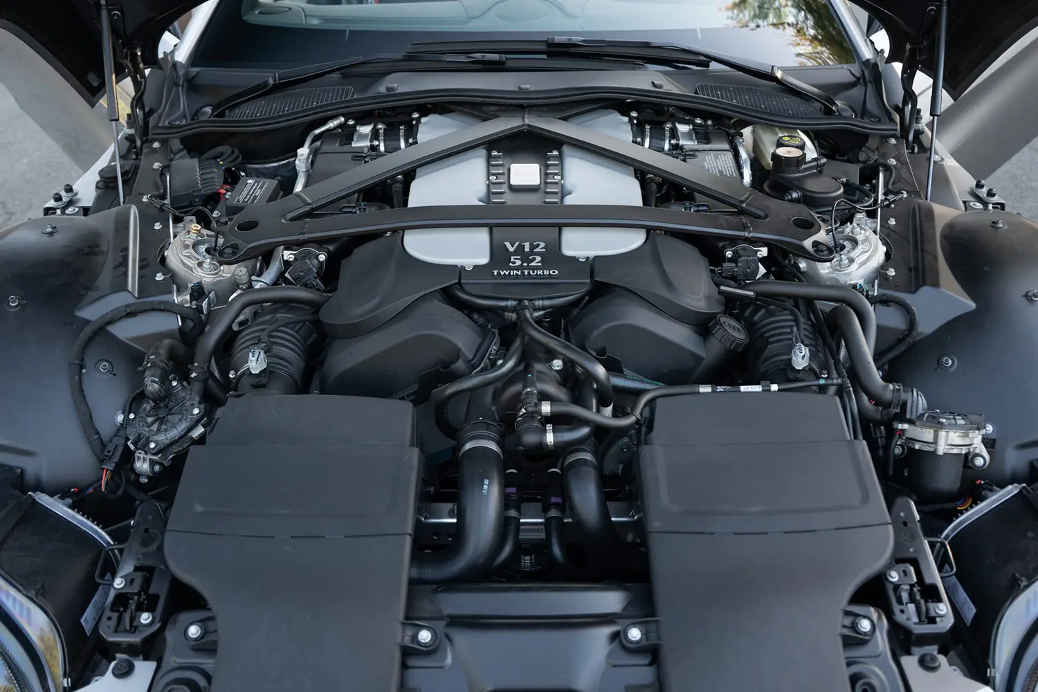 2023 Aston Martin V12 Vantage Roadster