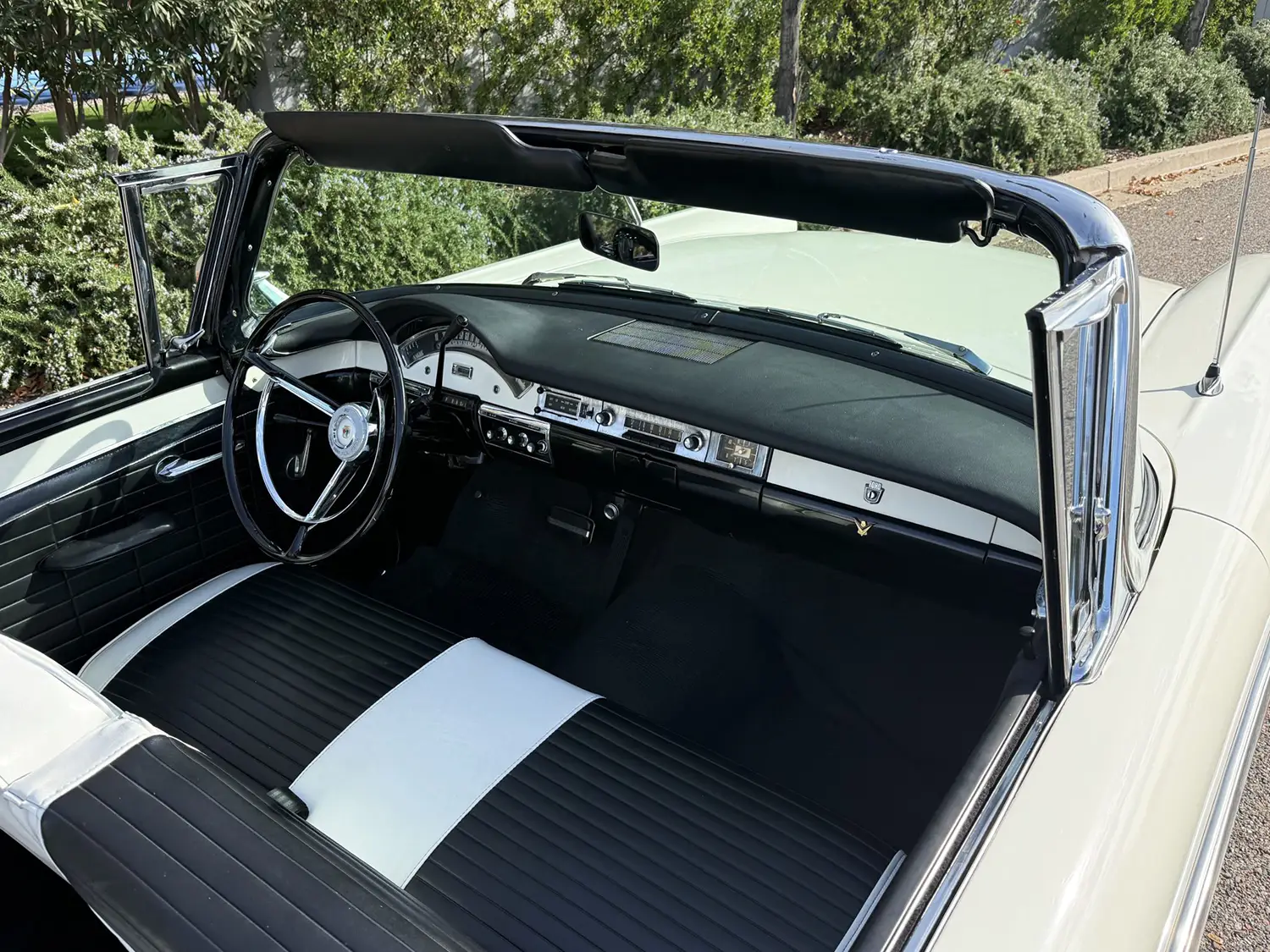 1957 Ford Fairlane 500 Sunliner