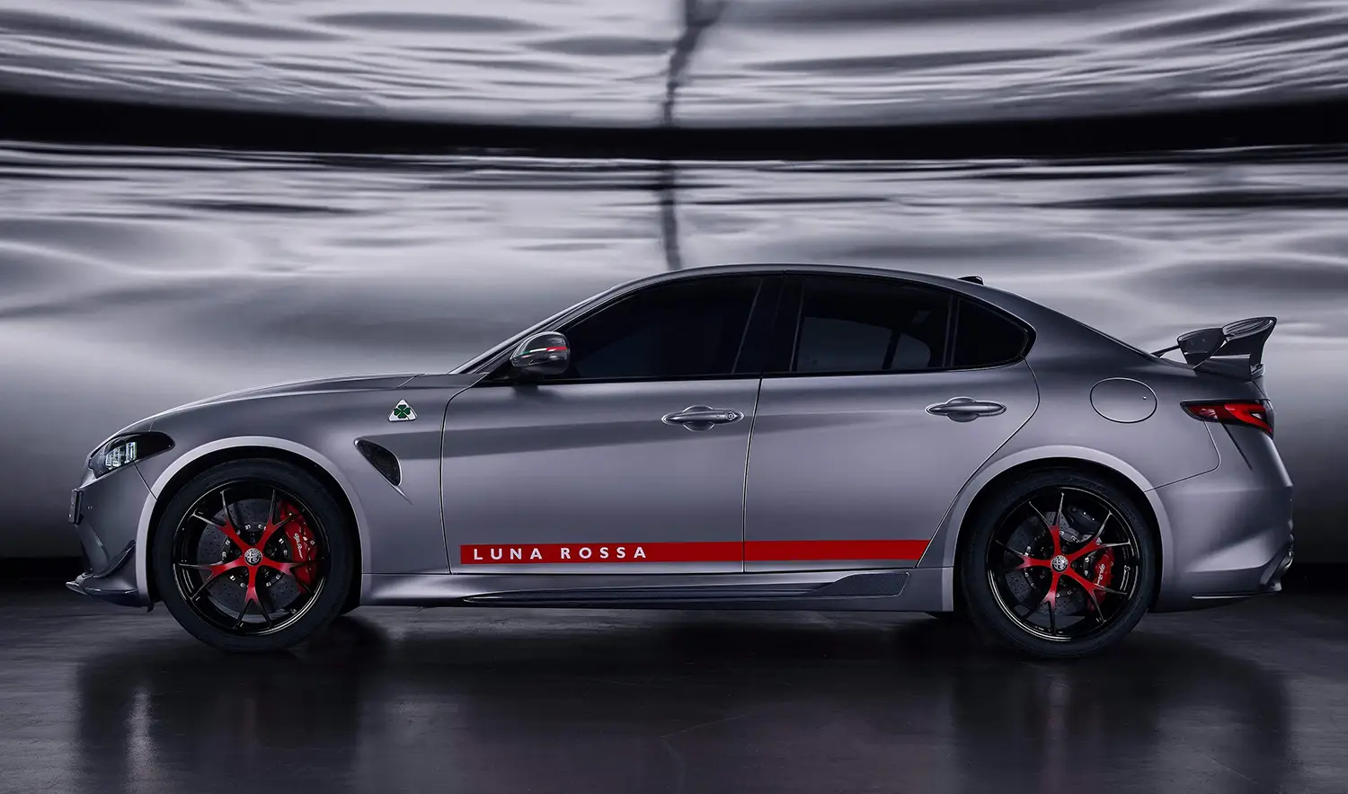 Alfa Romeo Giulia Quadrifoglio Luna Rossa