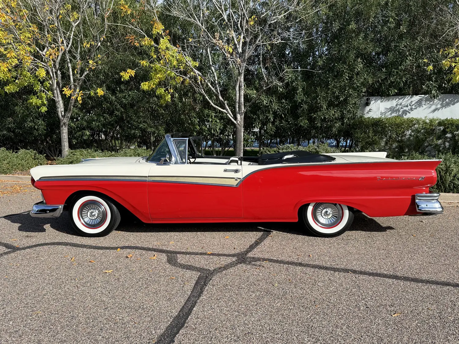 1957 Ford Fairlane 500 Sunliner